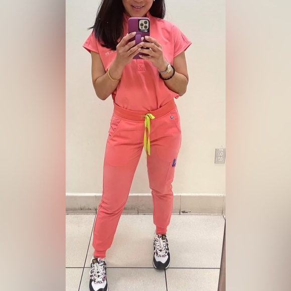 FIGS Scrubs - Hot Coral Set - M - Picture 12 of 13